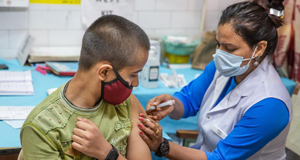 印度为12至14岁儿童接种新冠疫苗