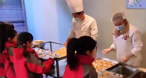 太原:校园食堂 让孩子们吃饱 更要吃好
